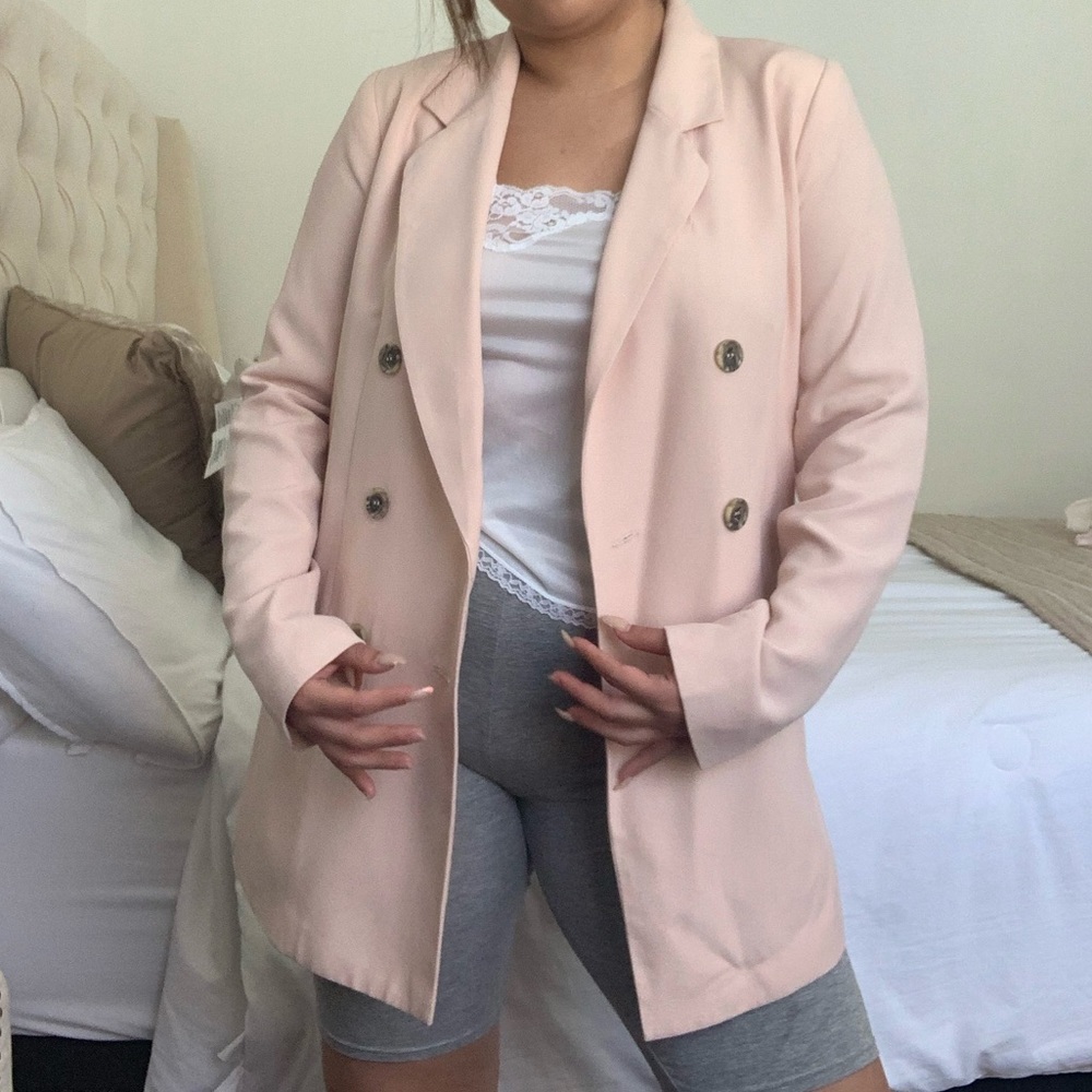 Blush pink blazer. 💞